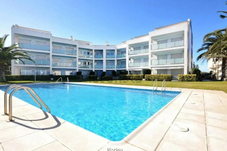 Precioso apartamento de planta baja frente el puerto de l'Escala!