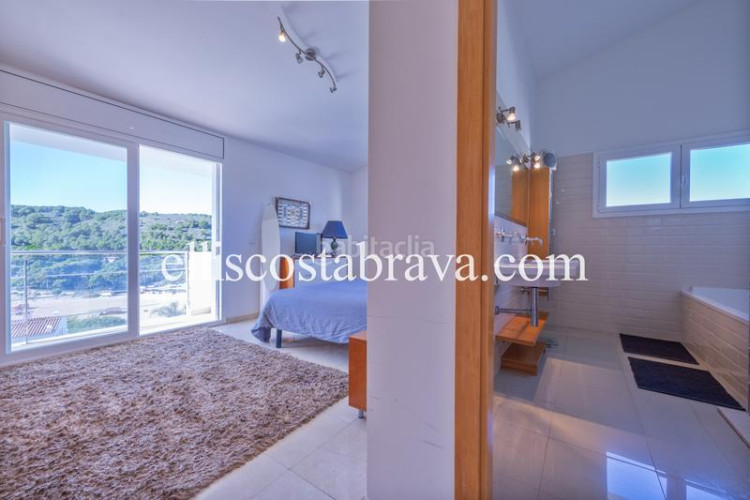 Casa fantástica propiedad con piscina privada y vistas al mar. en Escala (L´)