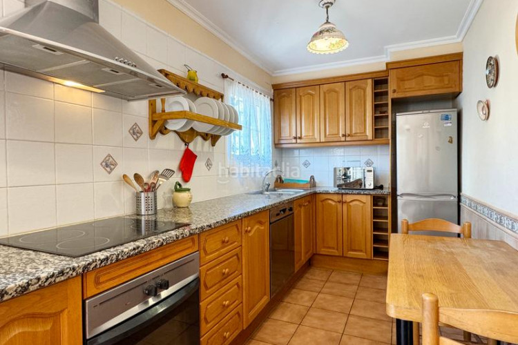 Casa en carrer muga 73 con piscina privada y vistas al mar panorámicas en Escala (L´)