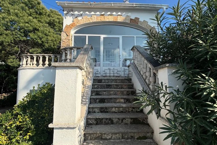 Chalet pareado en calle Pinedes