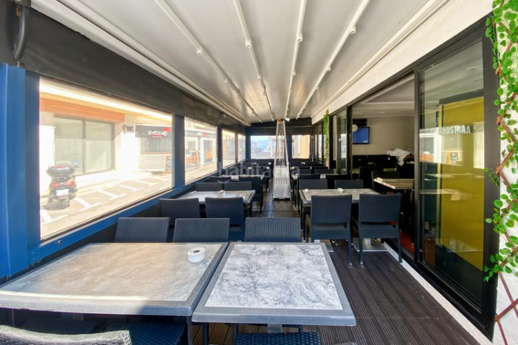 Piso restaurante y piso en venta a menos de 5 minutos andando de la playa, en una agradable zona de lescala. restaurantepizzería totalm en Escala (L´)