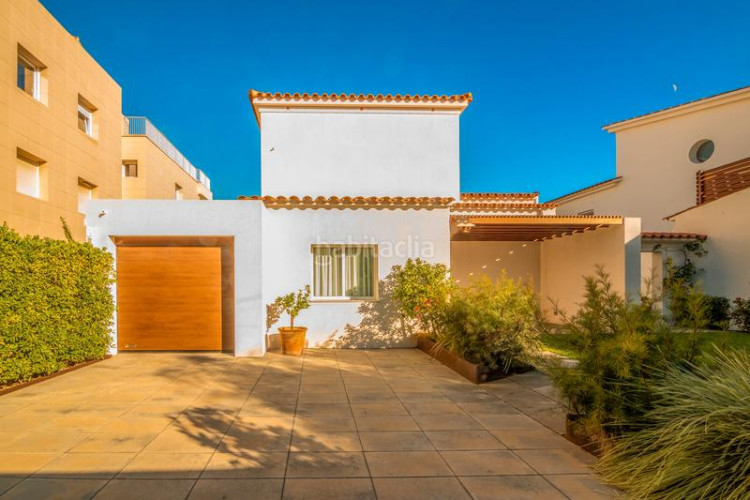 Casa en carrer ramon marquet 5 de lujo frente al mar en Escala (L´)