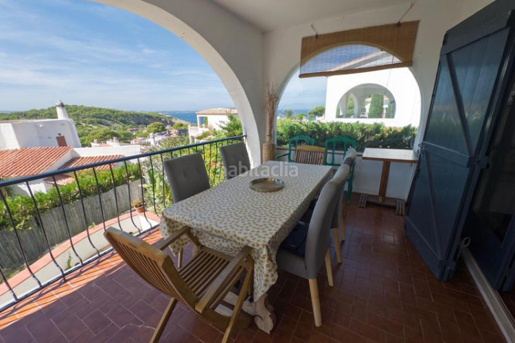 Casa  en cala Montgó con piscina, bonitas vistas y a sólo 180m del mar en Escala (L´)