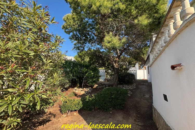 Chalet pareado en calle Pinedes