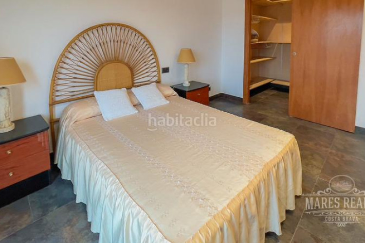 Casa gran casa de dos plantas con muebles cerca del mar en l3839escala. en Escala (L´)