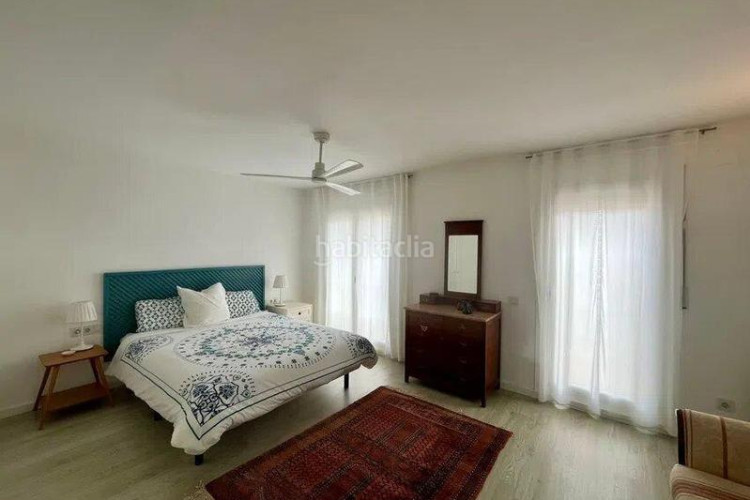 Piso dúplex exclusivo con espectaculares vistas al mar y solárium privado en Escala (L´)