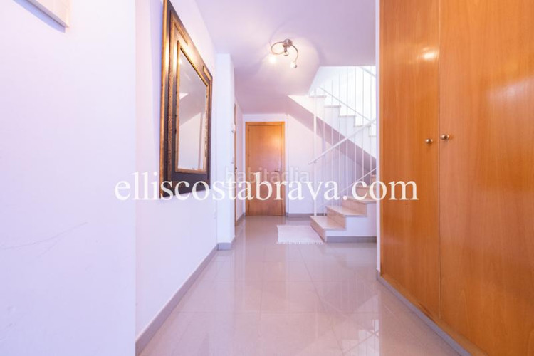 Casa fantástica propiedad con piscina privada y vistas al mar. en Escala (L´)
