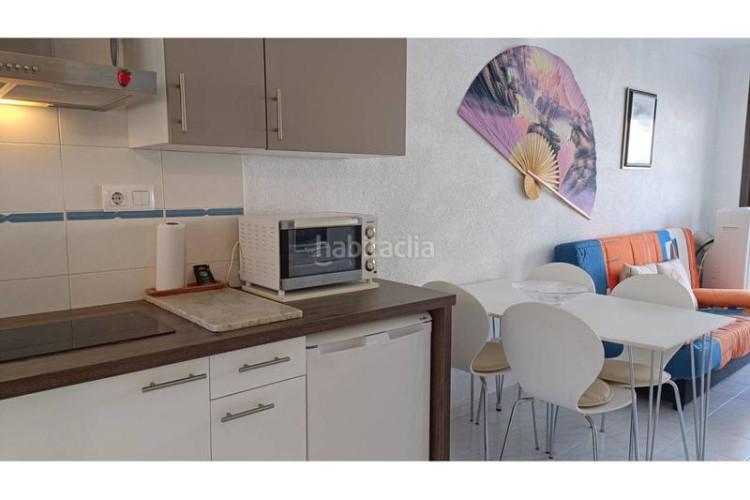 Piso en narcís monturiol 15 piso en venta en com. els pins en Escala (L´)