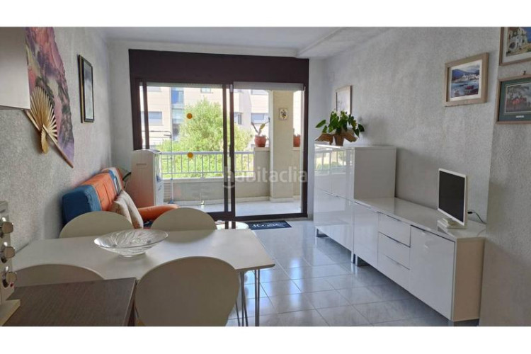 Piso en narcís monturiol 15 piso en venta en com. els pins en Escala (L´)