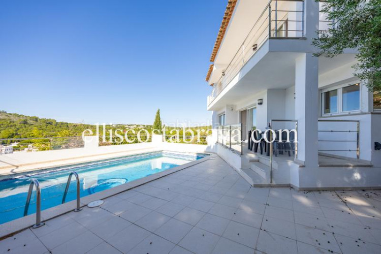 Casa fantástica propiedad con piscina privada y vistas al mar. en Escala (L´)