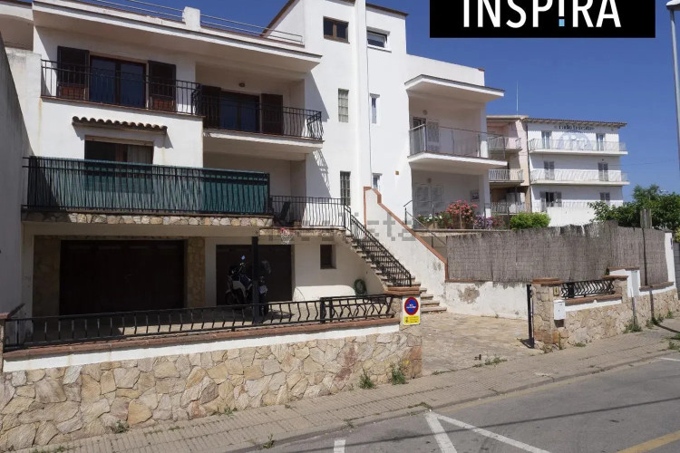 Chalet adosado en avenida de Girona