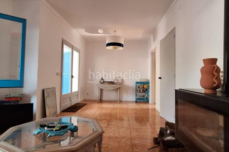 Casa pareada espaciosa casa con jardín y jacuzzi, zona cala montgó en Escala (L´)