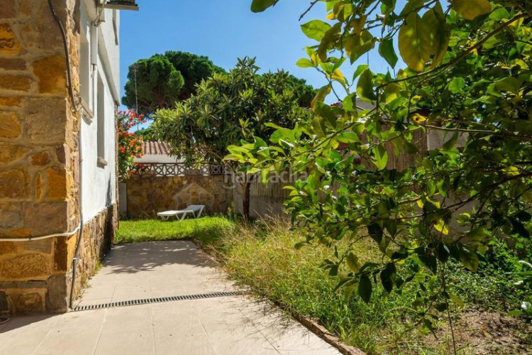 Casa  individual con jardín privado zona puig sec en Escala (L´)