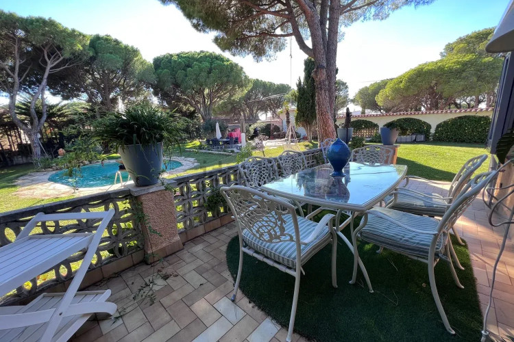 CASA UNIFAMILIAR ESTIL PROVENÇAL A L'ALT EMPORDÀ