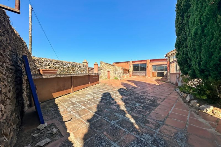 Casa masía del siglo xvi ubicada en lescala, en la costa brava, con 860 m de superficie habitable organizados en torno a un amplio pati en Escala (L´)