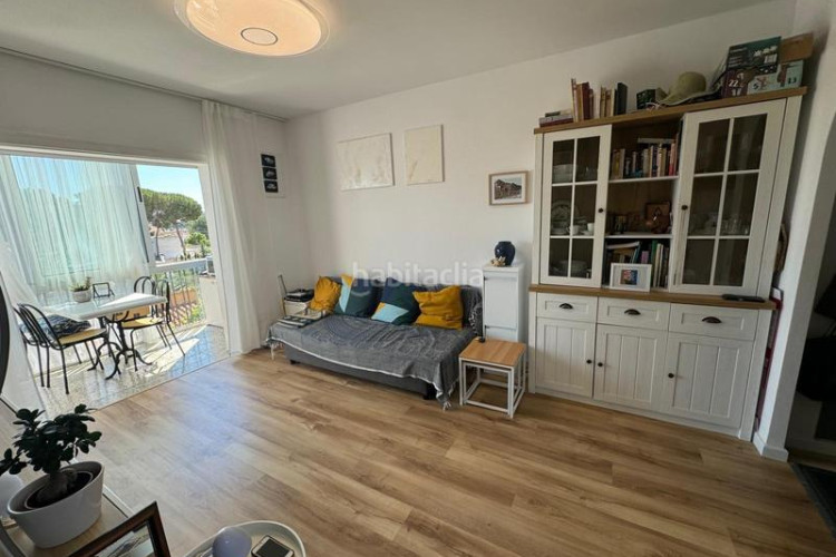 Piso para aprovechar apartamento de 38 m2 con terraza de 8 m2 vista al mar en Escala (L´)