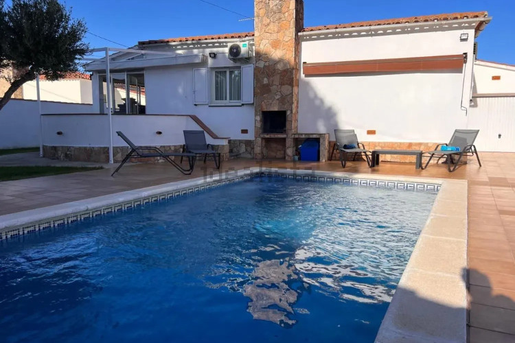 Casa Individual con Piscina y Licencia turística!