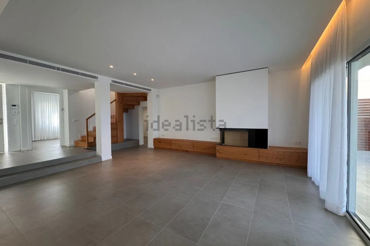 Chalet pareado en avenida Riells