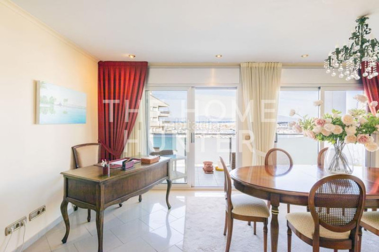 Ático  de 214 m2 con vistas y terraza en venta en escala, l en Escala (L´)
