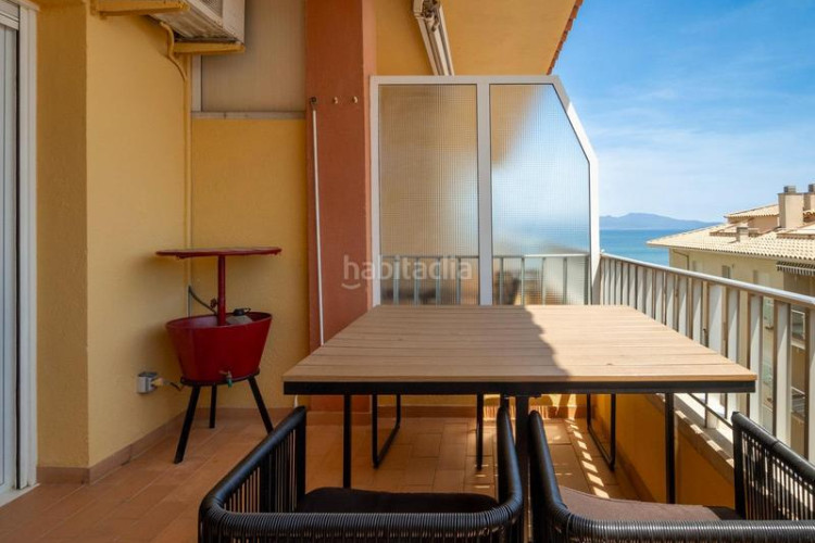 Apartamento piso con vistas al mar y a pocos pasos de la playa en Escala (L´)