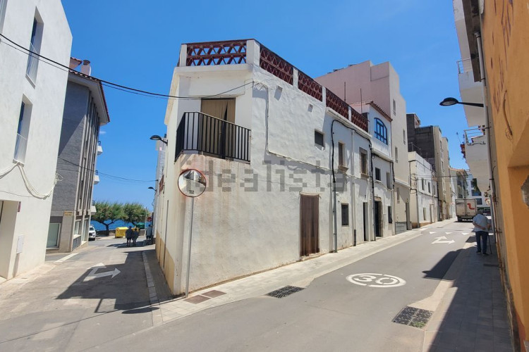 gran casa casco antiguo muchas posibilidades con vista al mar
