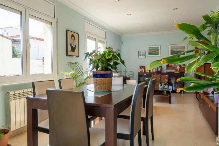 Chalet pareado en calle Tossa