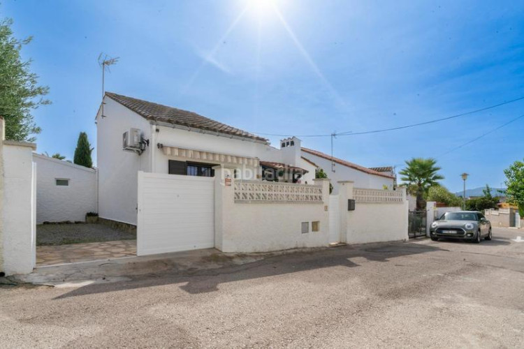Casa  reformada situada cerca de los comercios en Escala (L´)