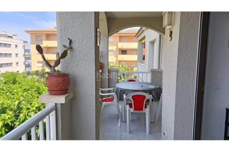 Piso en narcís monturiol 15 piso en venta en com. els pins en Escala (L´)