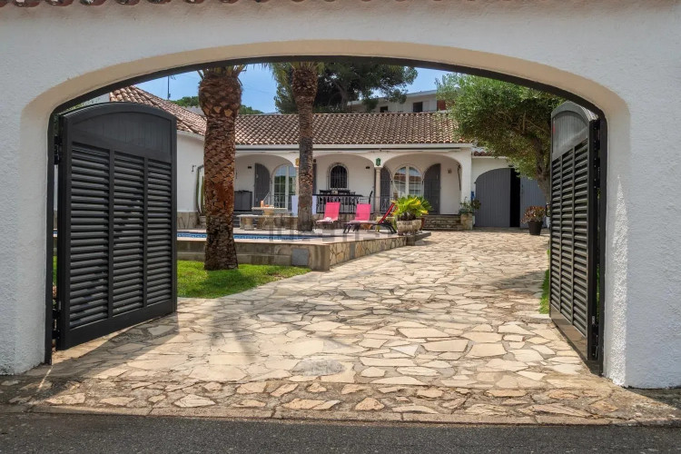 Casa independiente en calle Mallols