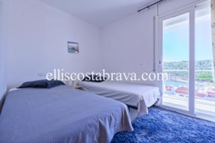Casa fantástica propiedad con piscina privada y vistas al mar. en Escala (L´)
