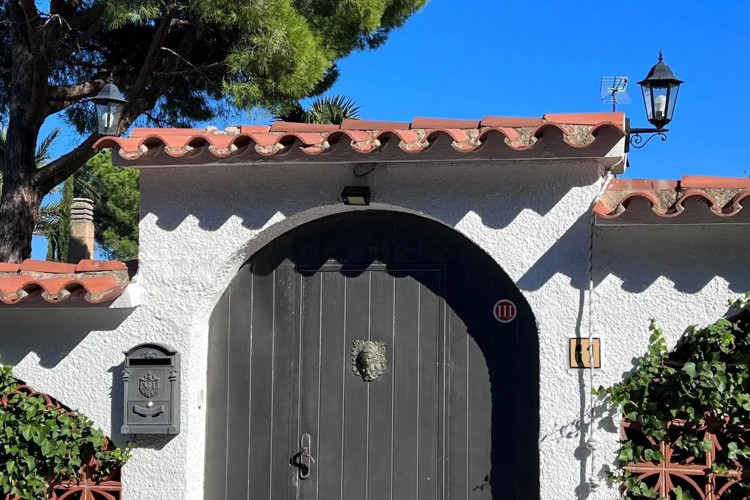 CASA UNIFAMILIAR ESTIL PROVENÇAL A L'ALT EMPORDÀ