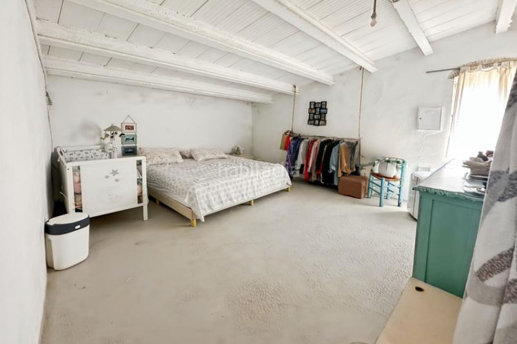 Casa masía del siglo xvi ubicada en lescala, en la costa brava, con 860 m de superficie habitable organizados en torno a un amplio pati en Escala (L´)