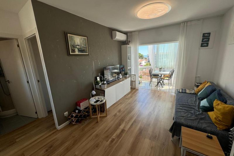 Piso para aprovechar apartamento de 38 m2 con terraza de 8 m2 vista al mar en Escala (L´)