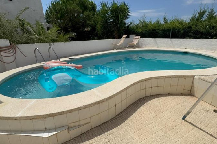 Casa  en cala Montgó con piscina, bonitas vistas y a sólo 180m del mar en Escala (L´)