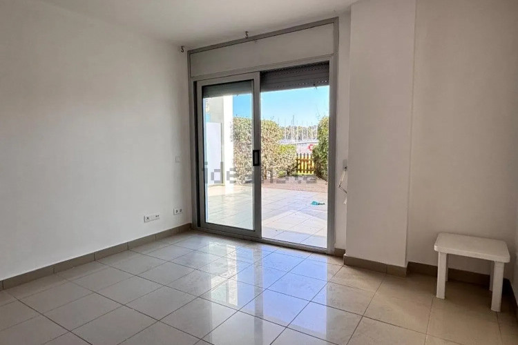 Precioso apartamento de planta baja frente el puerto de l'Escala!