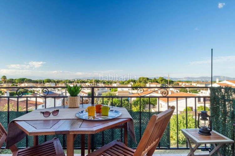 Apartamento piso en muy buen estado con vistas despejadas en Escala (L´)