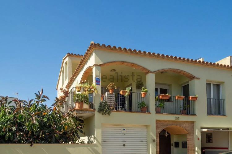 Chalet pareado en calle Tossa