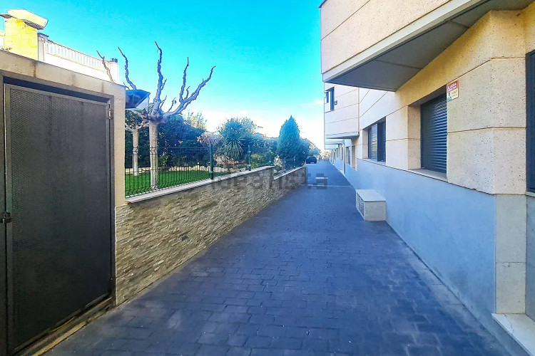 PISO EN PLANTA BAJA A 1 MINUTO DE LA PLAYA DE RIELLS Y DEL PUERTO ¡CON LICENCIA DE ALQUILER TURÍS