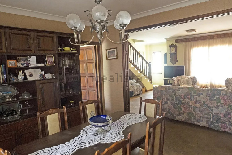 Chalet adosado en avenida de Girona