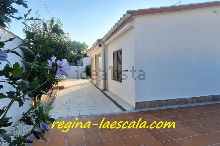 Casa independiente en Passatge Ter-3