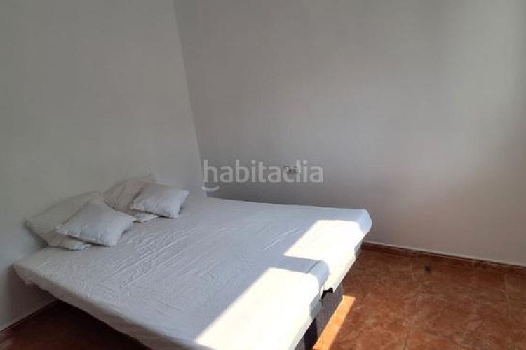 Casa pareada espaciosa casa con jardín y jacuzzi, zona cala montgó en Escala (L´)