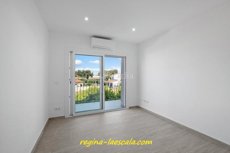 Piso un agradable piso, recién reformado, en la primera planta. en Escala (L´)