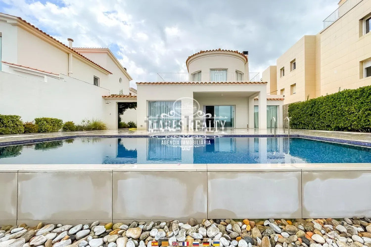 Casa independiente en Barrio Port - Les Planasses