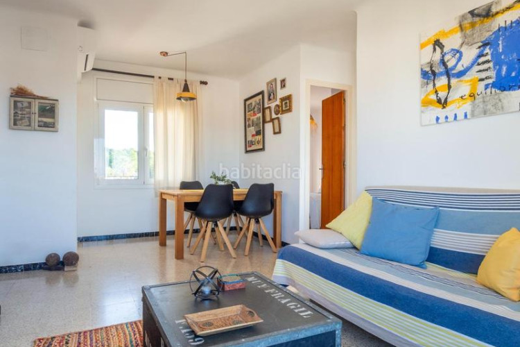 Apartamento piso en muy buen estado con vistas despejadas en Escala (L´)