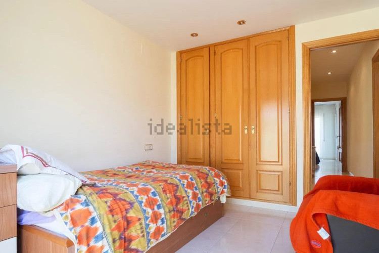 Chalet pareado en calle Tossa