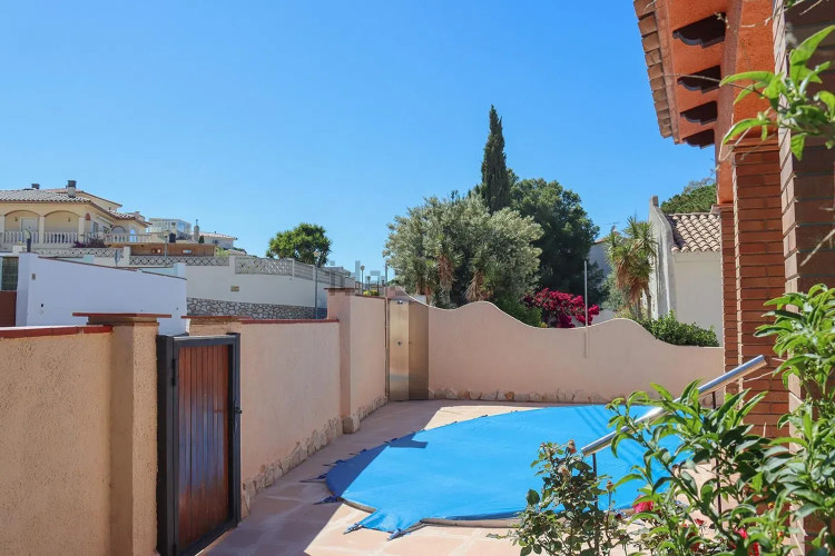 INSPIRA GLOBAL INMO - CASA UNIFAMILIAR CON PISCINA AL PUIG SEC