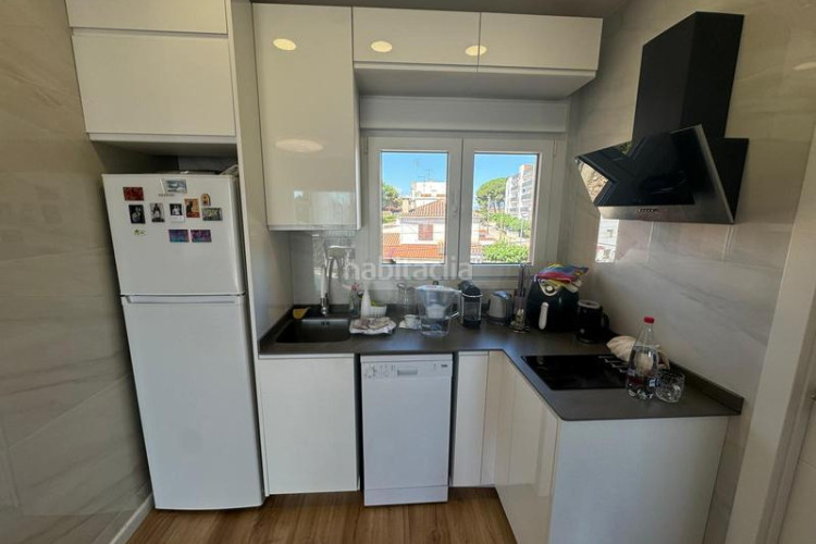 Piso para aprovechar apartamento de 38 m2 con terraza de 8 m2 vista al mar en Escala (L´)