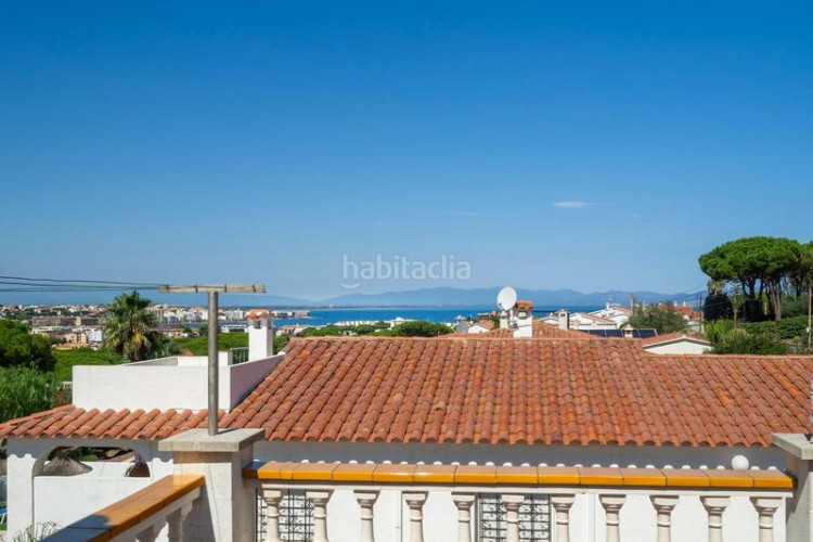 Casa  espaciosa con vistas al mar y piscina privada zona puig sec en Escala (L´)