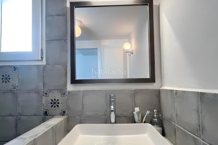 Piso dúplex exclusivo con espectaculares vistas al mar y solárium privado en Escala (L´)