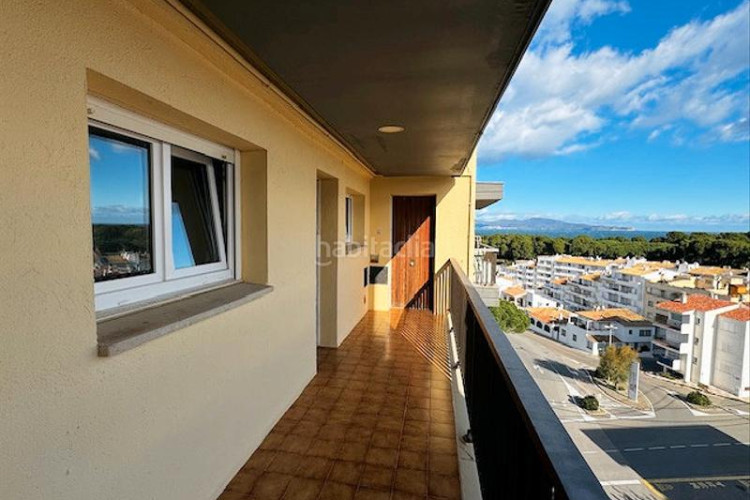 Apartamento en avinguda riells 142 apartamento, 65m2, con vistas al puerto y al mar y con parking en Escala (L´)